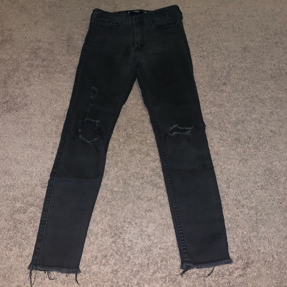 black high-rise skinny jeans 🐧